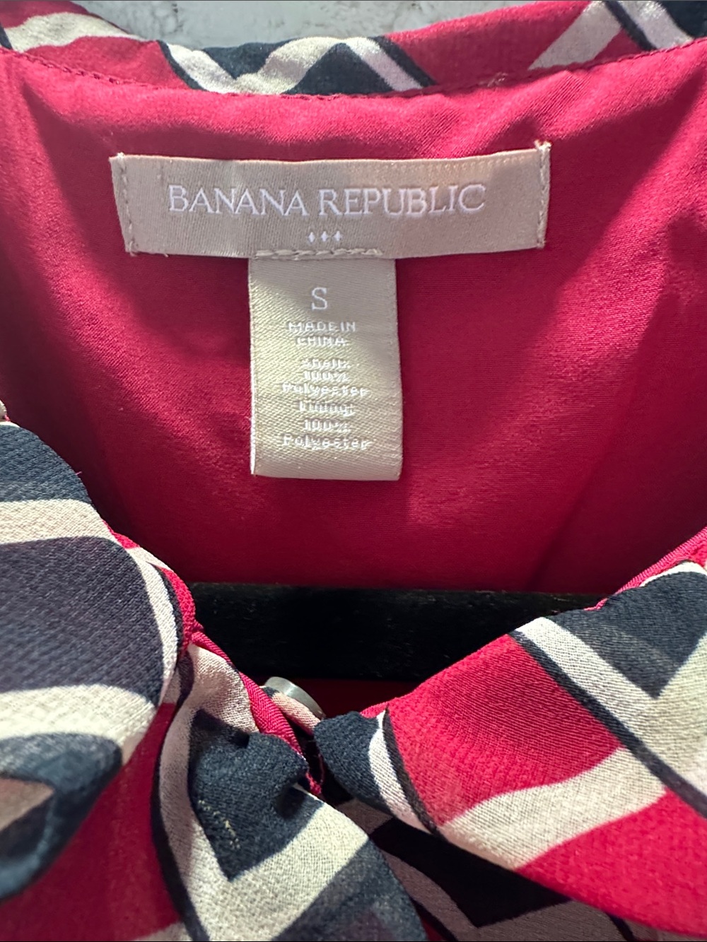 Banana Republic Red Pink Geometric Sleeveless Ruffle Neck Blouse - Picture 2 of 7